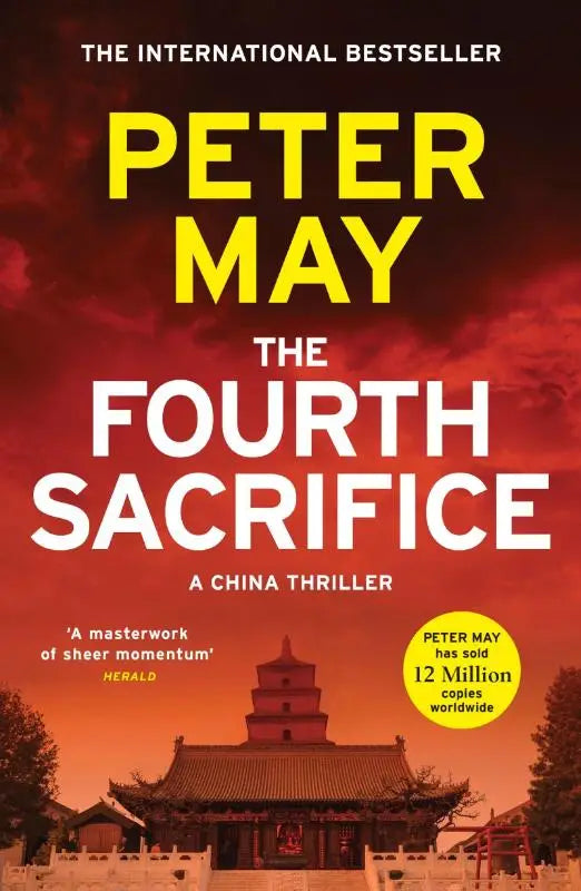The fourth sacrifice boekomslag met gele en witte tekst en pagode tegen vurige rode hemel voor china thriller fans