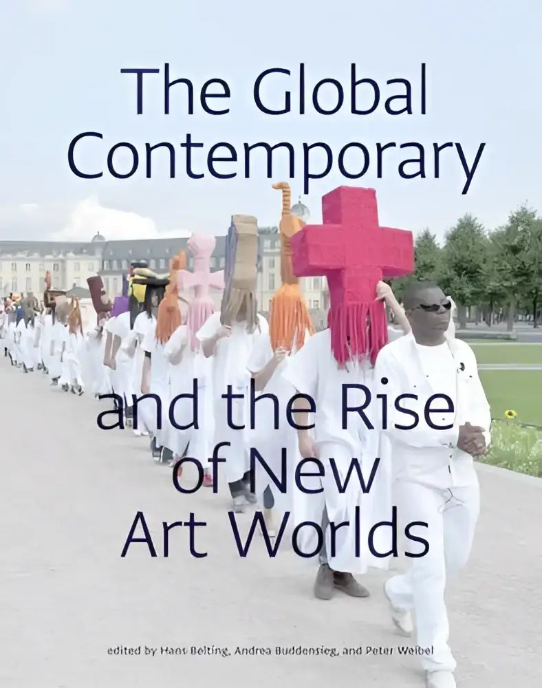 Het boek the global contemporary toont een rode kruis met kwastjes gedragen door deelnemers in witte kledij buiten