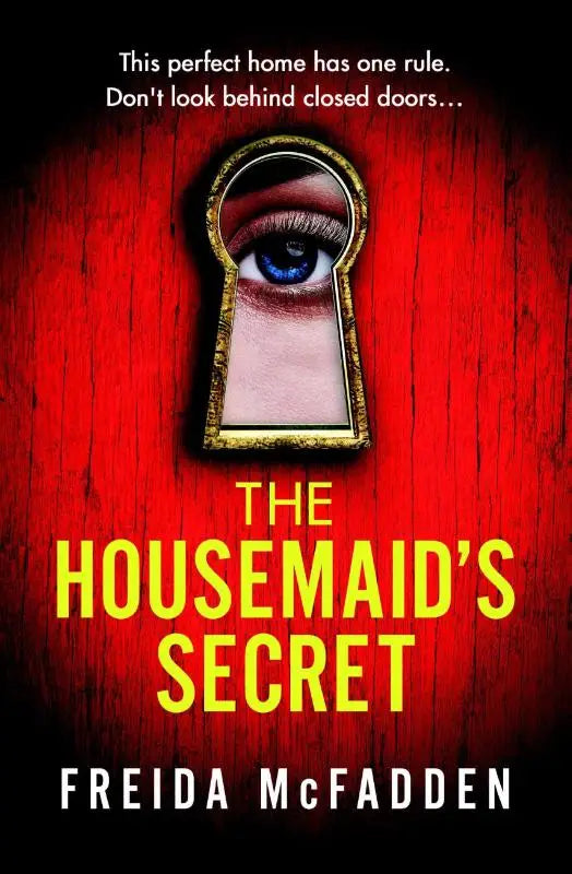 Een gouden sleutelgatvormige lijst met een gedetailleerd blauw oog voor the housemaids secret van freida mcfadden
