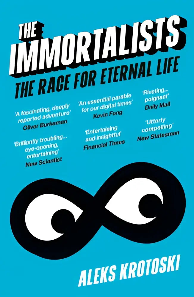 De boekcover van the immortalists door aleks krotoski toont zwarte tekst en witte gloeiende ogen op een blauwe achtergrond