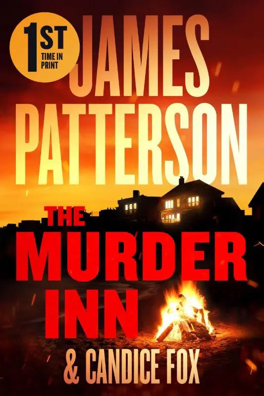 Het boekthe murder inn een thriller van james patterson en candice fox toont rode letters tegen een oranje zonsondergang