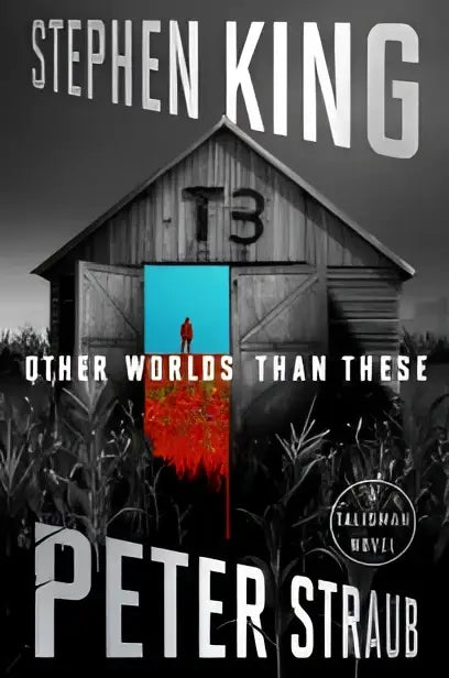 The other worlds than these talisman novel boekomslag met verweerde houten schuur en t3 nummer tegen donkere achtergrond