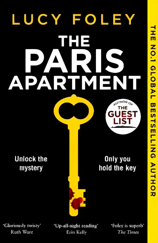 Een gouden sleutel met bloedvlek onderaan centraal op de omslag van de roman the paris apartment
