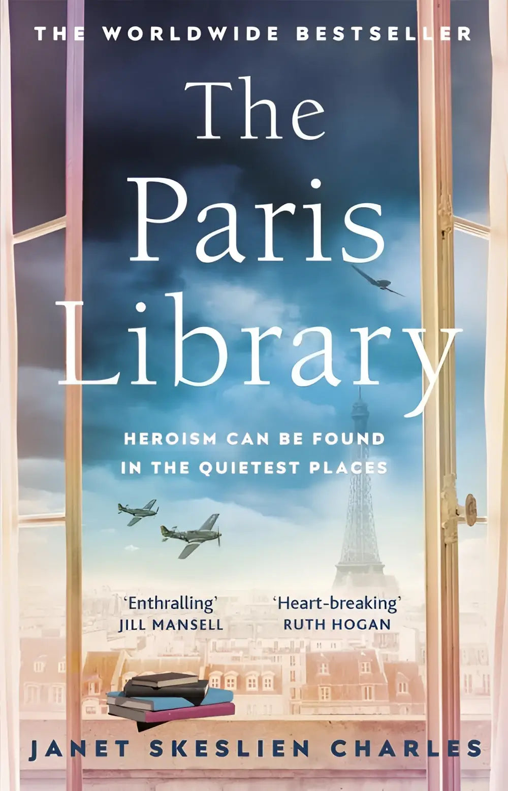 De cover van the paris library door Janet Skeslien Charles toont een blauwe en witte historische roman met de eiffeltoren