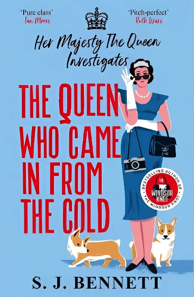 Een stijlvolle navy blauwe jurk met een aansluitend lijfje en uitlopende rok in vintage 1950s stijl voor the queen who came in from the cold