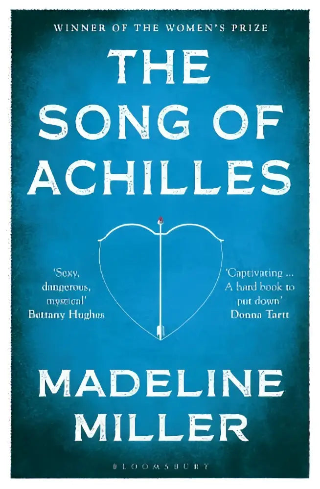 The song of achilles door madeline miller is een boek met een diepblauwe omslag en een pijl door een hartvormige contour