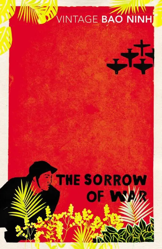 Vintage bao ninh boekcover voor the sorrow of war met rood, zwarte silhouetten en gele palmbladeren