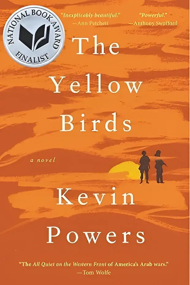 The yellow birds een roman van Kevin Powers met een oranje omslag en silhouetten van twee figuren voor een ondergaande zon