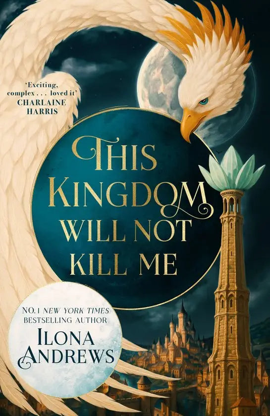 De paperback this kingdom will not kill me van ilona andrews toont een witte en gouden adelaar tegen een maanrijke hemel