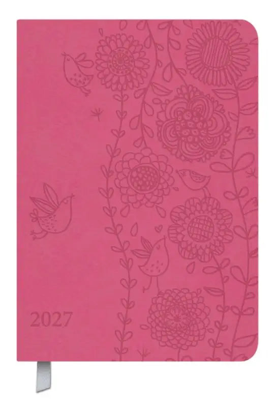 Een levendige soft touch pink 2027 terminplaner met geoppervlaktestructuur van bloemen en vogels in lederoptiek