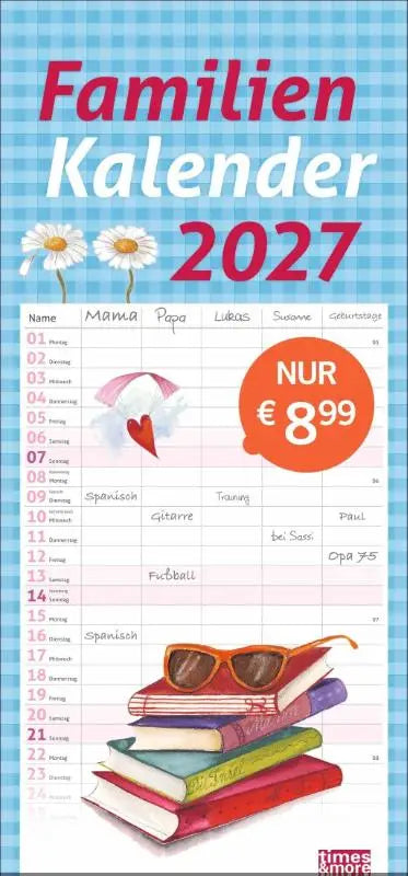 De times&more schaffner familienplaner 2027 toont stapels boeken met oranje zonnebril op blauwe ruitachtergrond, liefdevol gestaltet von bekende grafikerin