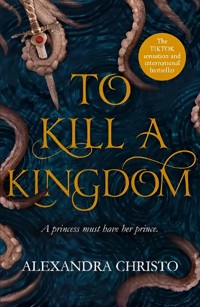 Boekcover van to kill a kingdom door alexandra christo met donkere en romantische blauwe achtergrond en goudkleurige letters