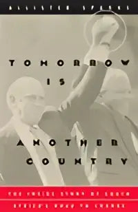 Het boek covers toont een sepiafoto van twee mannen in pakken met de titel tomorrow is another country van allister sparks