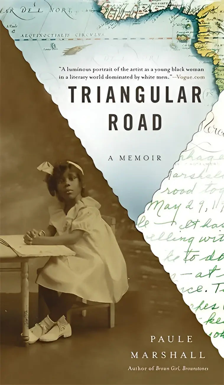 De boekomslag van triangular road een memoire toont een sepiafoto van een zwart meisje in een witte jurk zittend aan een houten bureau met een vsvormige vs-achtergrond