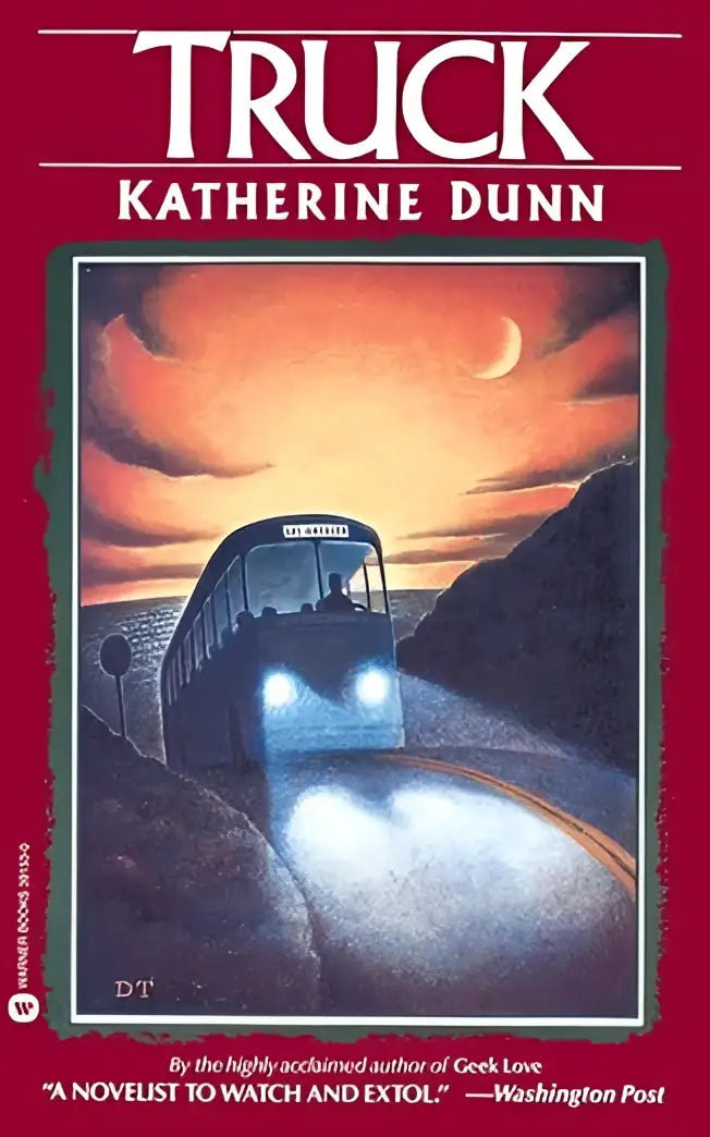Boekcover truck met rode achtergrond, witte titel, auteur katherine dunn en illustratie van bus in berglandschap bij schemering