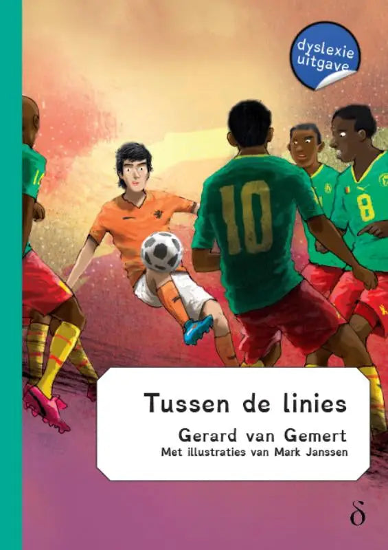 De cover van het kinderboek Tussen de linies van Gerard van Gemert toont een geïllustreerde voetbalwedstrijd met spelers in groene en oranje tenues