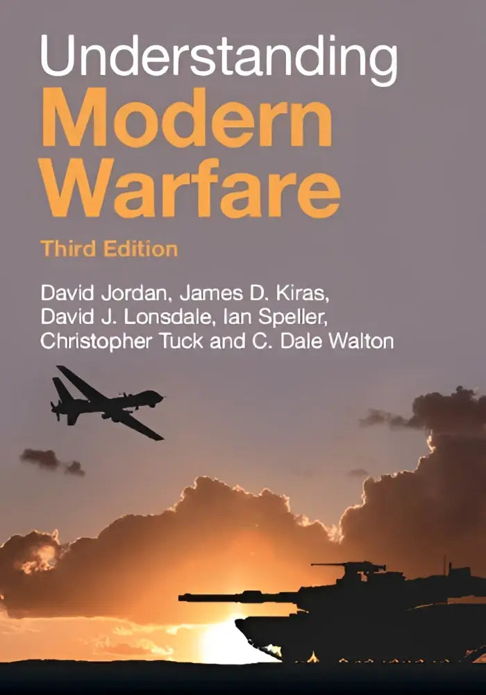 De boekcover van understanding modern warfare derde editie toont oranje en witte tekst met vliegtuig en tank silhouetten