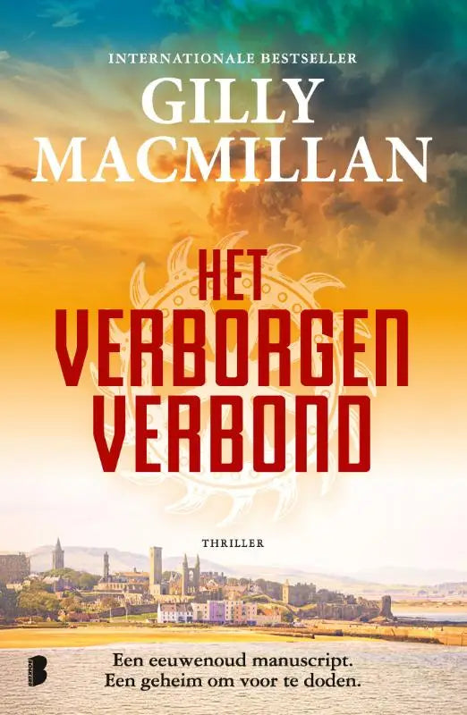Boekcover van het verborgen verbond met rode titel en een eeuwenoud manuscript tegen dramatische hemel en stadsgezicht