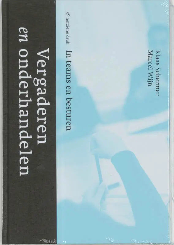 Hardcover boek vergaderen en onderhandelen met zwarte rug en lichtblauwe kaft met witte tekst in het nederlands bsl media communicatiekunde algemeen