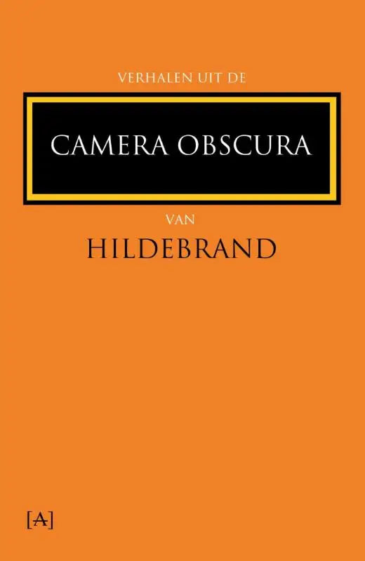 Oranje boekomslag met zwarte rechthoekige rand en witte tekst camera obscura door hildebrand voor verhalenboek