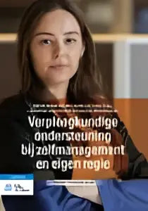Vrouw met donker haar en lichte huid draagt een bril op een product afbeelding verpleegkundige ondersteuning bsl media