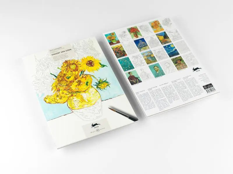 Wit schetsboek met vincent van gogh sunflowers op de omslag en raster van zijn schilderijen met lijntekeningen binnenin