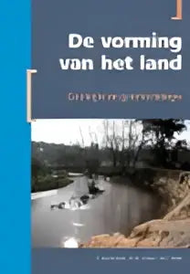 De vorming van het land boek met titel in witte letters op donkerblauwe achtergrond en rivierbeeld door Esther Stouthamer Kim Cohen Wim Hoek
