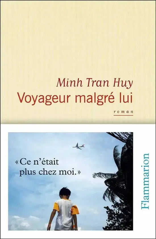 De boekcover van voyageur malgré lui door minh tran huy, uitgegeven door flammarion in de franse editie