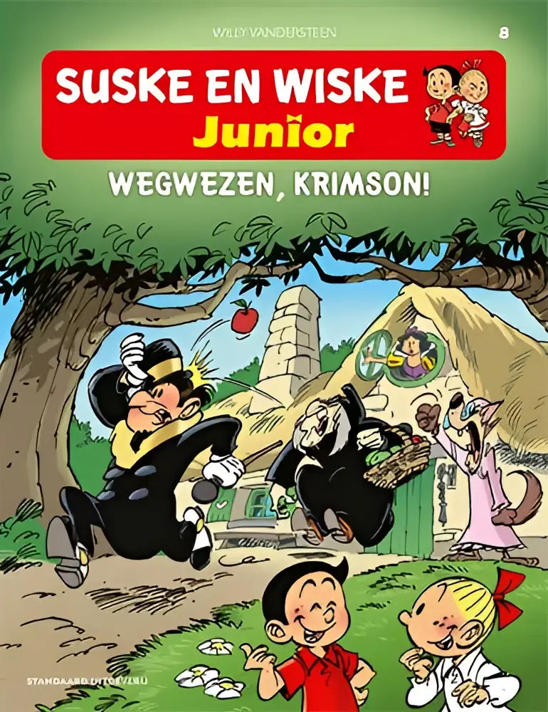 De cover van het suske en wiske junior stripboek wegwezen krimson toont kleurrijke cartoonfiguren in actie onder een boom
