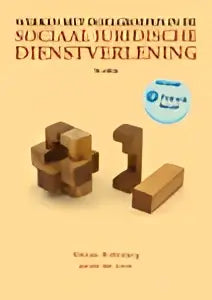 Houten blokken met geometrische vormen in abstract patroon voor werken met doelgroepen in sociaaljuridische dienstverlening hoger onderwijs deleaan ruitenberg