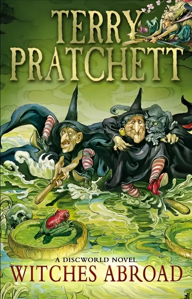 De cover van witches abroad discworld novel 12 toont drie heksen in zwarte mantels en puntige hoeden op een groene rivier