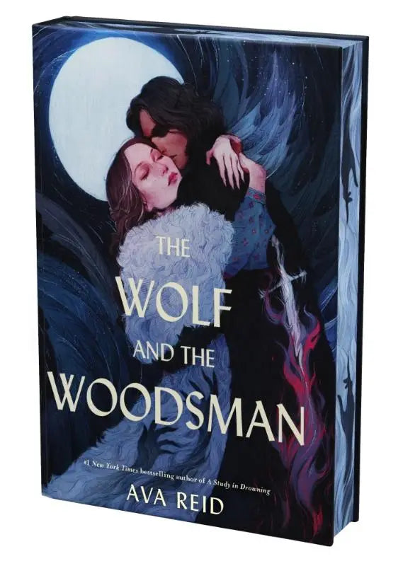 Hardcoverboek wolf and the woodsman deluxe collectors edition met donkerblauwe en zwarte kaft en illustratie van twee figuren onder volle maan van ava reid