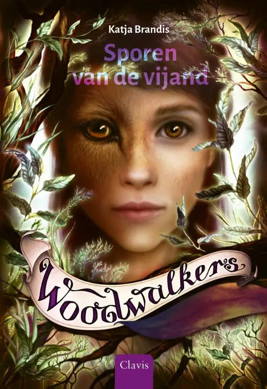 De cover van het boek sparen van de vijand door katja brandis met jonge vrouw met gouden ogen en groene bladeren