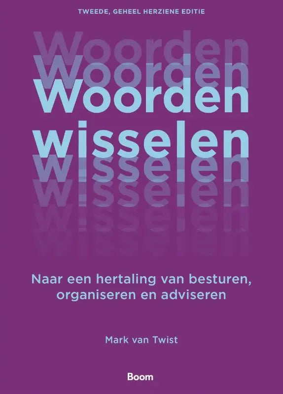 Paars boek Woorden wisselen met lichtblauwe tekst en subtitel over besturen en adviseren, uitgegeven door boom
