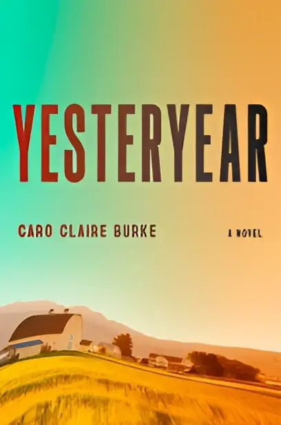 De boekcover van yesteryear een roman door caro claire burke toont donkere bruine letters op een teal naar oranje hemel boven een witte boerderij