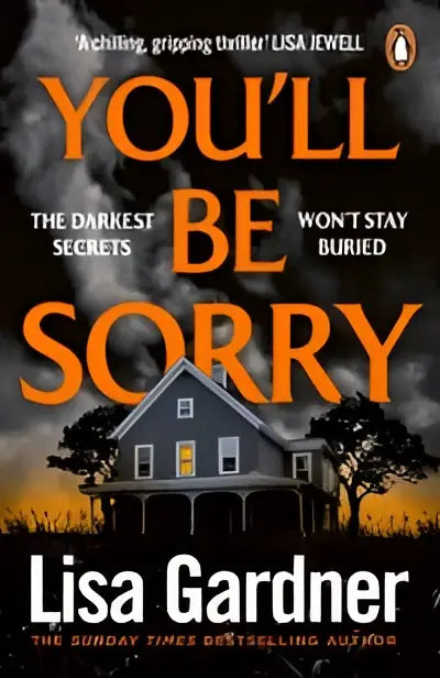 Donkerblauw huis met gloeiende gele ramen op thriller boekcover van you’ll be sorry