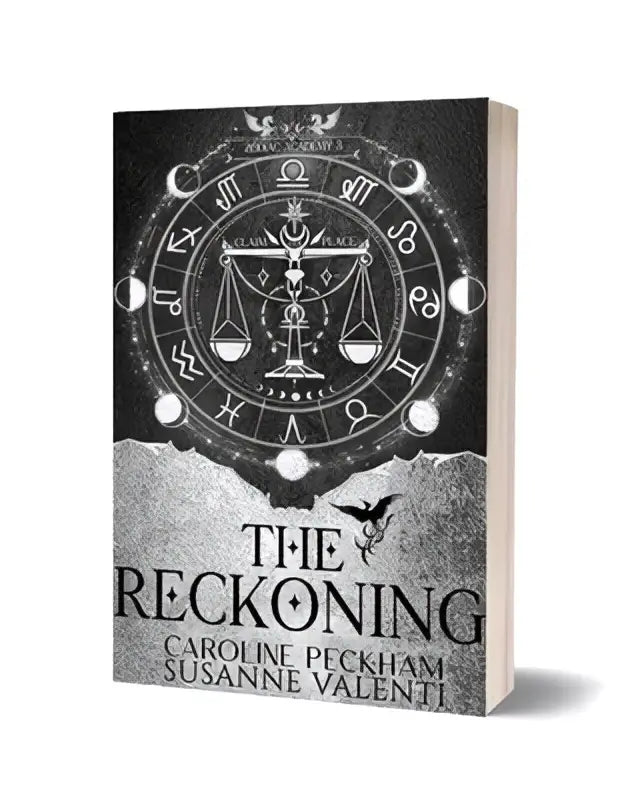 The reckoning hardcover zwart-wit boek met astrologisch ontwerp van zodiac academy 3 caroline peckham gold edition