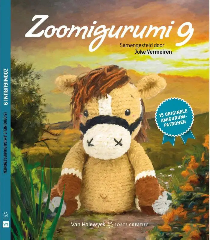 Een tan en bruine gehaakte amigurumi paard met witte snuit en zwarte neusband centraal op cover van zoomigurumi 9