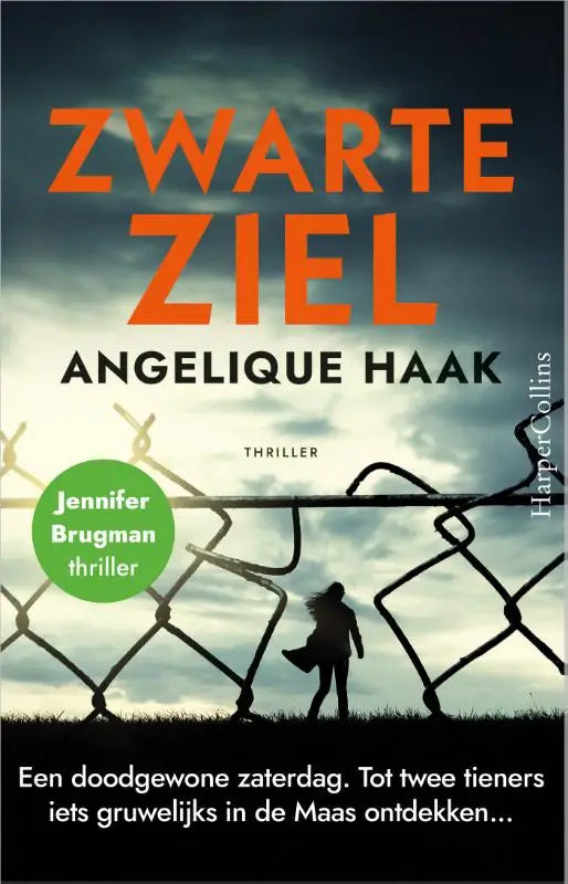 Oranje titeltekst zwarte ziel op donkere stormachtige lucht achtergrond bij doodgewone zaterdag en twee tieners