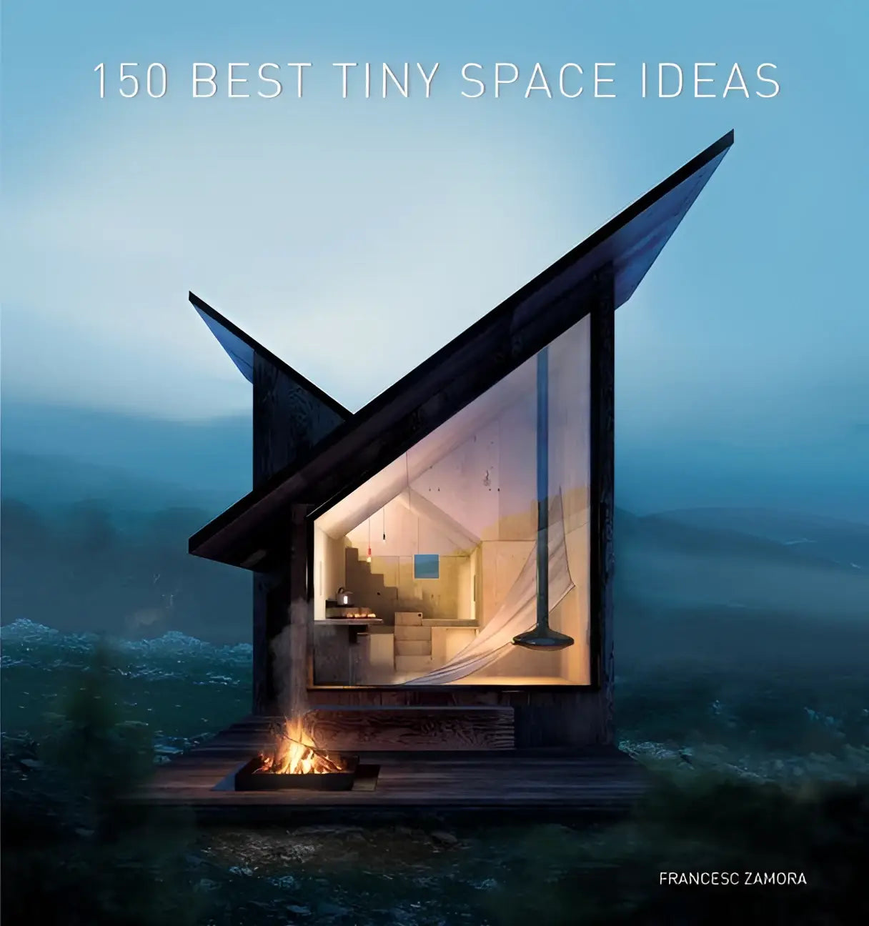 Een moderne, hoekige houten tiny cabin met een steil dak en grote ramen die warme binnenruimtes tonen voor tiny space ideas