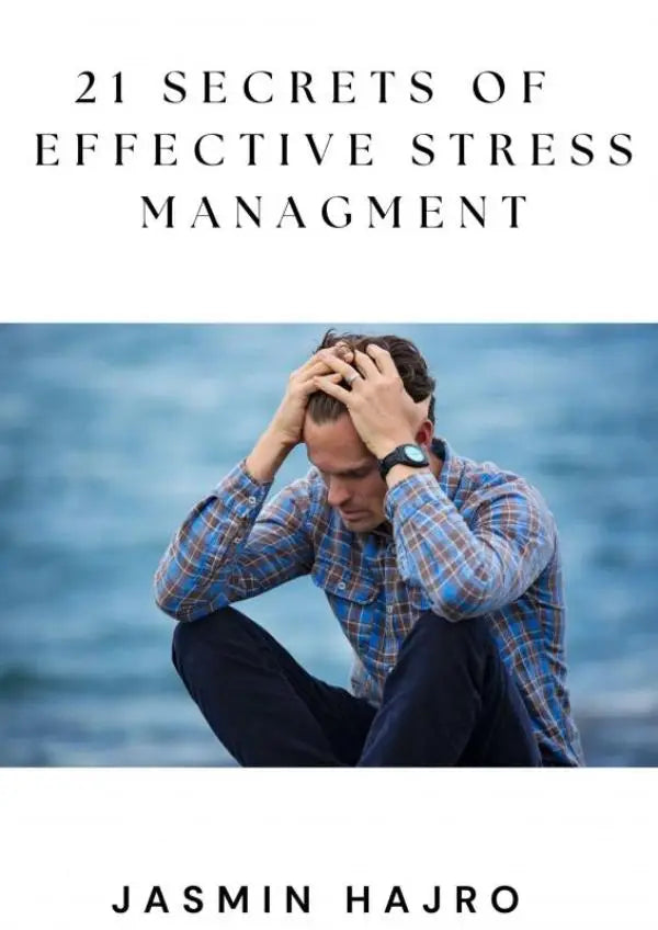 De boekcover van 21 secrets of effective stress managment toont jasmin hajro met een man in blauwgrijs geruit overhemd bij de zee