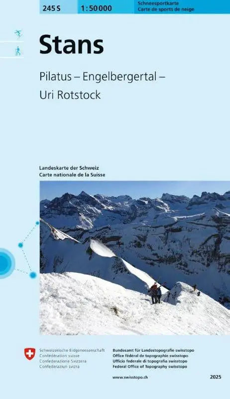 Sneeuwbedekte bergen met ruige pieken en wandelaars op de 245s stans schneesportkarte uri rotstock trail