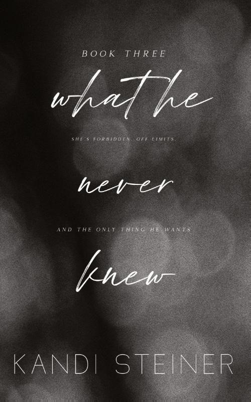 Boekomslag What He Never Knew van Kandi Steiner – ISBN 9781960649072