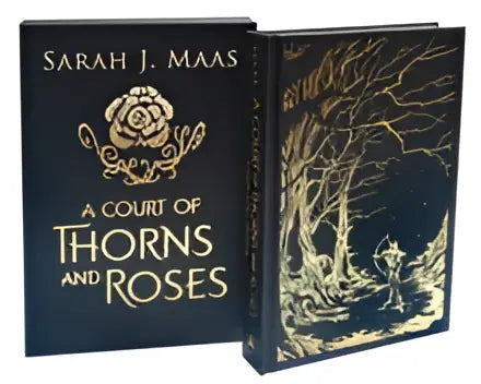 Een hardcover collector’s edition van a court of thorns and roses door sarah j. maas met een gedetailleerde cover