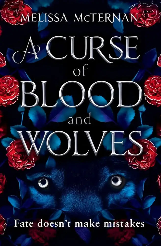 De boekcover van a curse of blood and wolves door Melissa McTernan toont een donkerblauwe achtergrond met rode rozen en gloeiende ogen