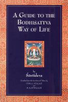 Een donkerblauw hardcoversboek met gouden letters en een sierlijke illustratie titel a guide to the bodhisattva way of life