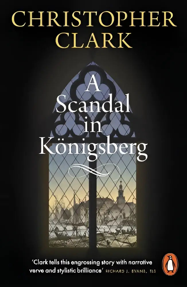 Zwart boekomslag met glas-in-lood ontwerp en gouden letters voor A Scandal in Königsberg van Christopher Clark historische non-fictie social and cultural