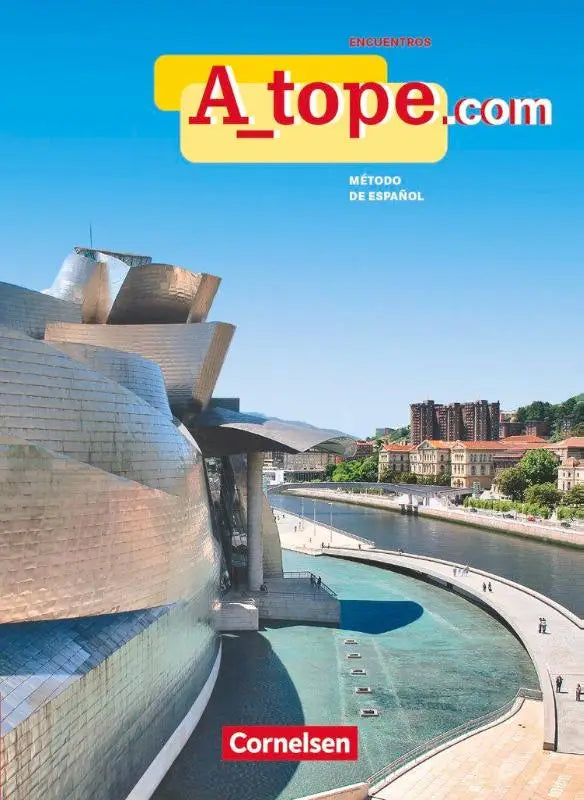 De voorkant van het spaans leerboek a_tope.com van cornelsen toont een foto van het guggenheim museum in bilbao spanje
