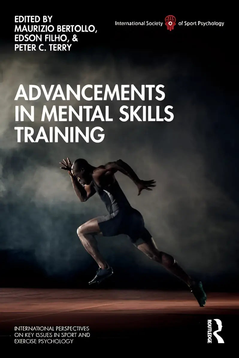 Zwart atletisch hardloper in beweging op donkere rookachtige achtergrond voor mental skills training advancements