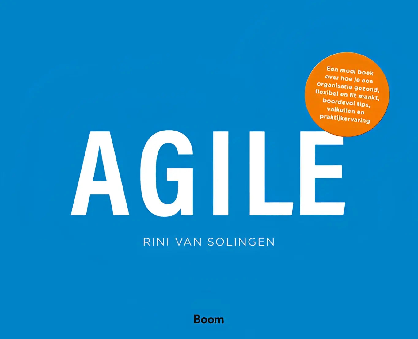 Blauw boek agile van rini van solingen met oranje sticker een mooi boek over organisatie gezond boordevol tips